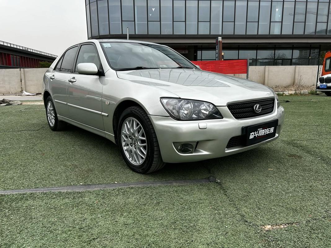 is200为什么叫咬地鲨／is200咬地鲨加速多少秒