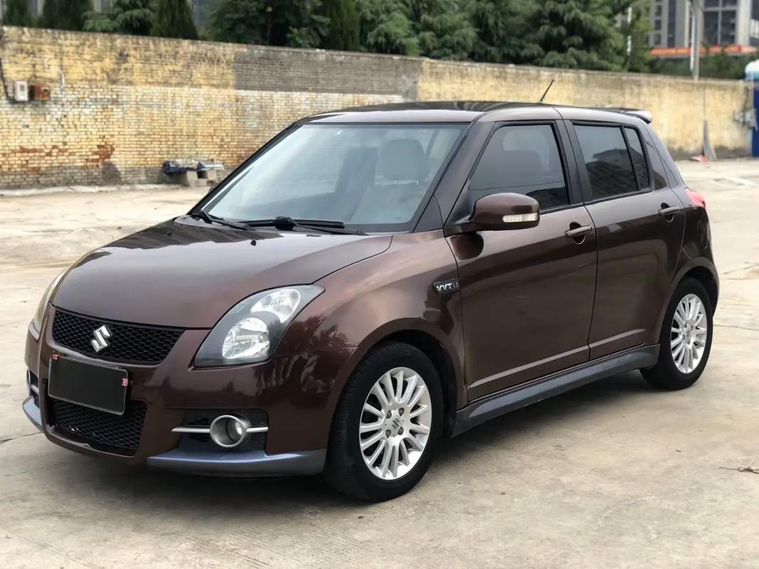 2012年雨燕汽车报价及图片(12年的雨燕二手车大概几点多少钱)