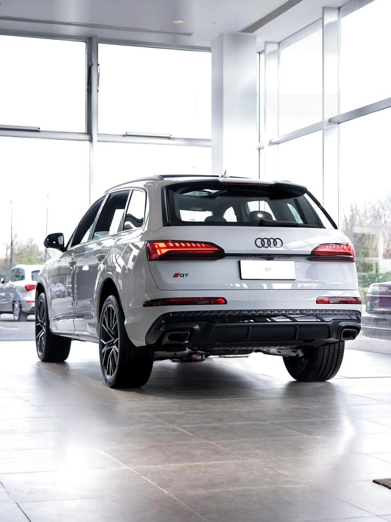 奥迪q7最高配置多少钱一辆/奥迪q7最高配的多少钱